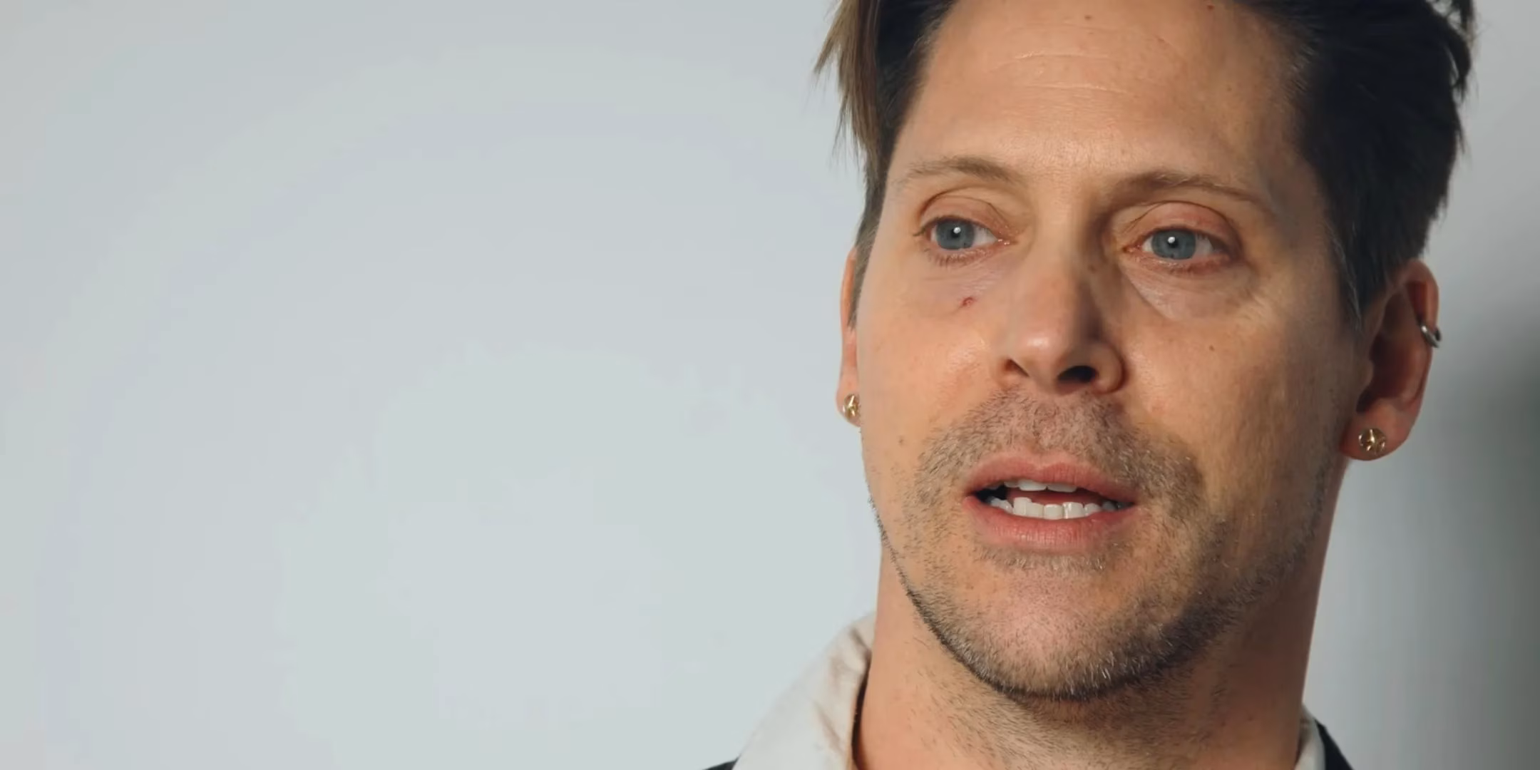 neil-newbon-s-acting-magic-beyond-heroes-villains-image-0